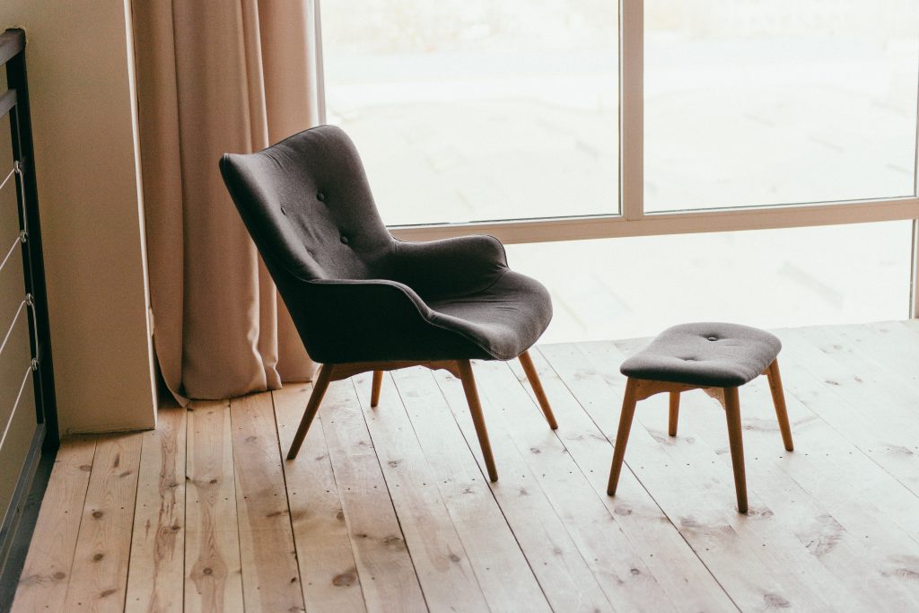 Tips voor het kiezen van de perfecte stoel voor in je interieur met verschillende stoelopstellingen