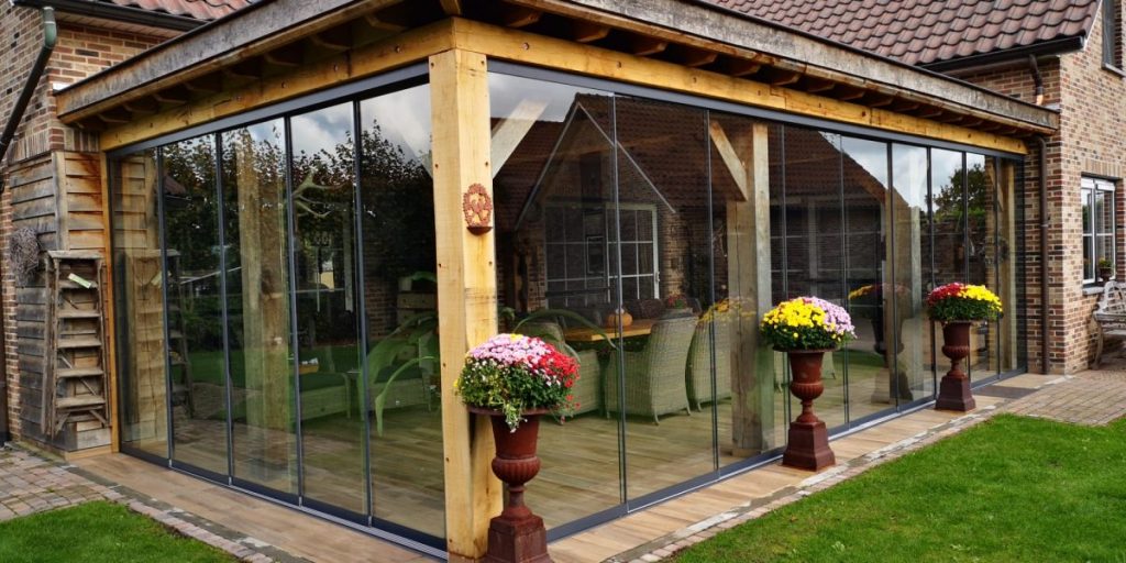 Glazen schuifwand voor veranda scheidingswand tussen woonkamer en terras